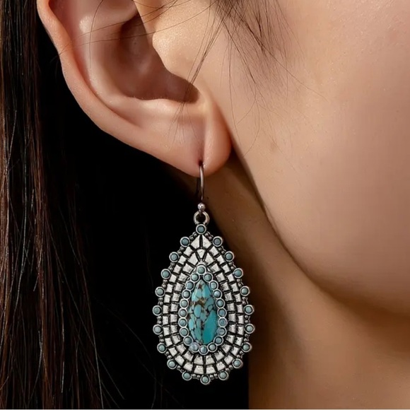 Silver plated tear drop earrings - Turquoise stones & resin - western boho - Picture 2 of 4